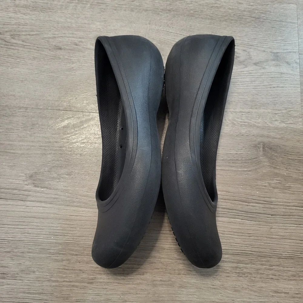 Crocs‎ Flat Shoes Black Womens Size 9 Round Toe Slip On Non Marking Rubber